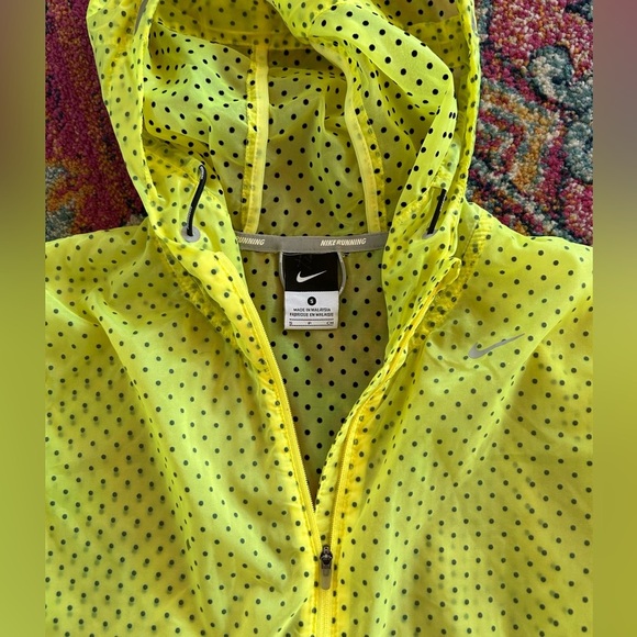 🔥Nike | Women’s lemon yellow translucent zip front running jacket black dots, S - Picture 6 of 14